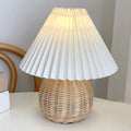 Kleine plissierte Tischlampe Vintage Rattan Nachttisch Nachttisch Mini -Lampe für Schlafzimmer Wohnzimmer Dekorative ästhetische Beleuchtung USB angetrieben 24x28x14 cm
