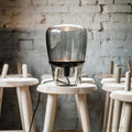 glas-tischlampe-wohnzimmer-elegante-innenraumbeleuchtung-modern-xlumina