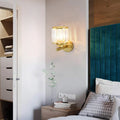 CristaLux-Kristall-Wandlampe-mit-moderner-Beleuchtung-gold-xlumina2