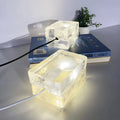 crystal-clear-tischleuchte-elegantes-licht-design-modern-led-kristallglas-xlumina