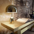elegante-tischlampe-warmes-licht-LED-metall-glas-wohnzimmer-xlumina7