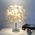 FederGlanz-Runde-Tischlampe-mit-Federn-xlumina