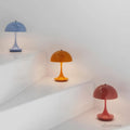 flexishade-tragbare-metall-lampenschirm-tischlampe-schwarz-weiss-holz-led-usb-lampe-xlumina10