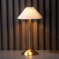 glolicht-moderne-tischlampe-drahtlos-akku-8-stunden-leuchtdauer-schwarz-weiss-gold-modern-wohnzimmer-lampe-xlumina3