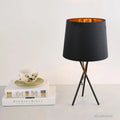 minimalistische-tischlampe-mit-stoffschirm-modern-elegant-nachtlicht-xlumina