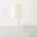 minimalistische-tischlampe-mit-stoffschirm-modern-elegant-nachtlicht-xlumina