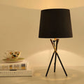minimalistische-tischlampe-mit-stoffschirm-modern-elegant-nachtlicht-xlumina