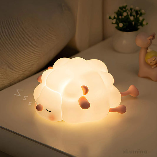 kleines-schaf-nachtlicht-led-silikon-augenfreundlich-kinderzimmer-xlumina