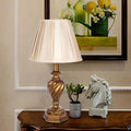 luminadesign-geplisseerte-nachttischlampe-harzfuss-beige-xlumina2
