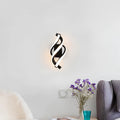 lumispiral-zeitgenossische-led-Wandleuchte-spiral-design-modern-warmweiss-schwarz-gold-12w-xlumina