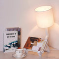 nordiclight-skandinavische-tischleuchte-mit-integrierter-buecherablage-holz-metall-design-wohnzimmer-buero-xlumina2