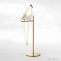 origami-kranich-goldlampe-tischleuchte-elegantes-design-modern-wohnzimmer-xlumina3