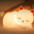 schlafkatze-led-nachtlicht-silikon-lampe-kinder-geschenk-bpa-frei-usb-xlumina