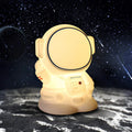 squishy-astronaut-led-nachtlicht-silikon-dimmbar-wiederaufladbar-xlumina4