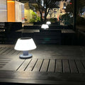 suncharge-solar-tischlampe-schwarz-weiss-grau-wetterfest-led-outdoor-xlumina