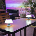 suncharge-solar-tischlampe-schwarz-weiss-grau-wetterfest-led-outdoor-xlumina
