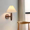 moderne-holz-Wandleuchte-naturholz-warmweiss-beleuchtung-modern-einfach-installation-xLumina