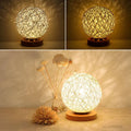 Wovenglow - Rattan Kugel Tischlampe